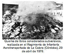 Quema de libros considerados subversivos, realizada en el Regimiento de Infantera Aerotransportada de La Calera (Crdoba), 29 de abril de 1976. 
