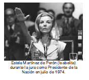 Estela Martnez de Pern (Isabelita) durante la jura como Presidente de la Nacin en julio de 1974. 