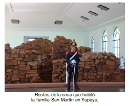 Text Box:   Restos de la casa que habit�  la familia San Mart�n en Yapey�. 