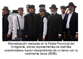 Dramatizacin realizada en la Fiesta Provincial del Inmigrante, donde representantes de distintas colectividades, fueron descendiendo de un barco con la vestimenta tpica (2008).  