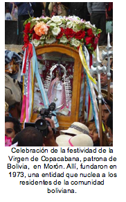 Celebracin de la festividad de la Virgen de Copacabana, patrona de Bolivia,  en Morn. All, fundaron en 1973, una entidad que nuclea a los residentes de la comunidad boliviana.  